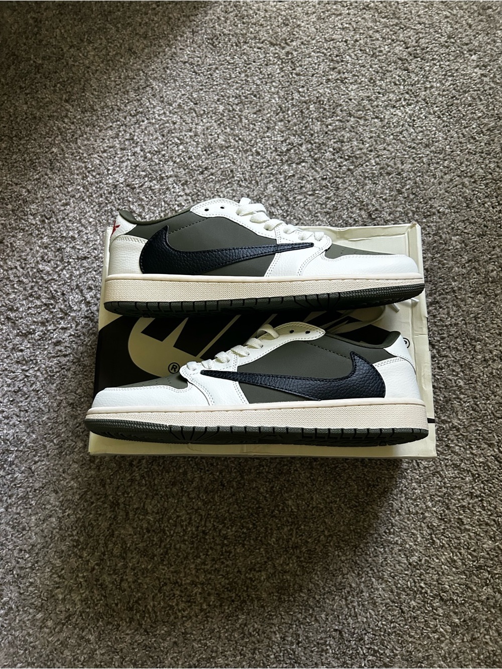 Travis Scott Medium Olive, with box, size 11